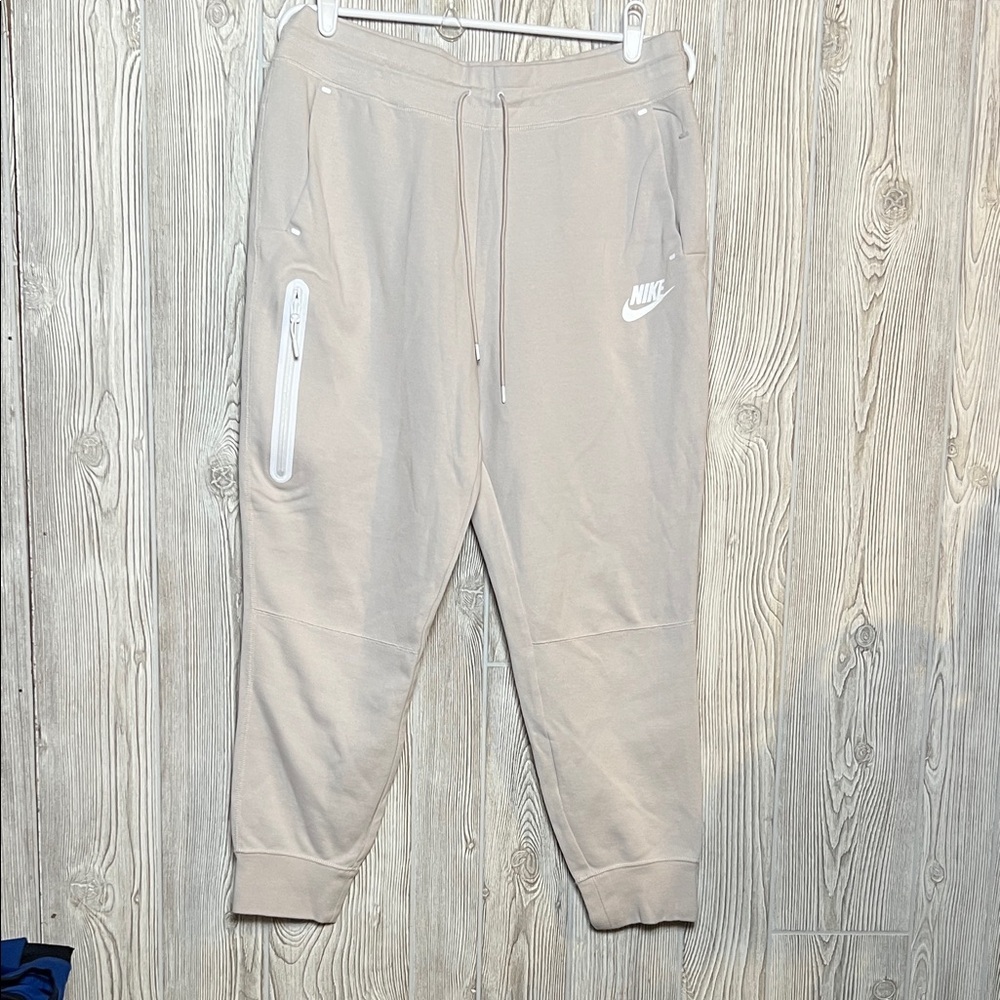 Nike Light Beige Women's Fleece Sweatpants Sportswear Tech Joggers  Large